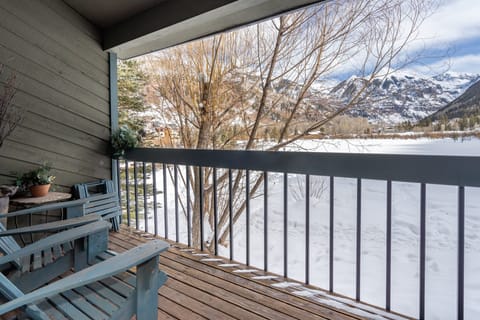 Condo, 2 Bedrooms | Property grounds