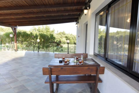Apartment, 2 Bedrooms, Patio, Garden View | Terrace/patio