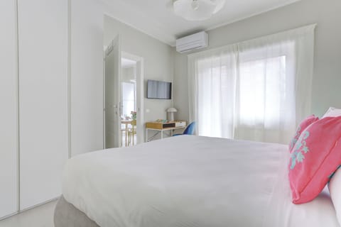 Comfort Apartment | Blackout drapes, iron/ironing board, WiFi (free)