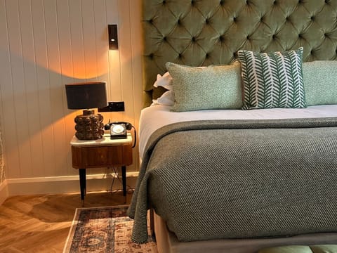 Ashe Suite | In-room safe, desk, iron/ironing board, free WiFi