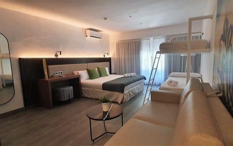 Superior Studio Suite | Individually decorated, individually furnished, desk, laptop workspace