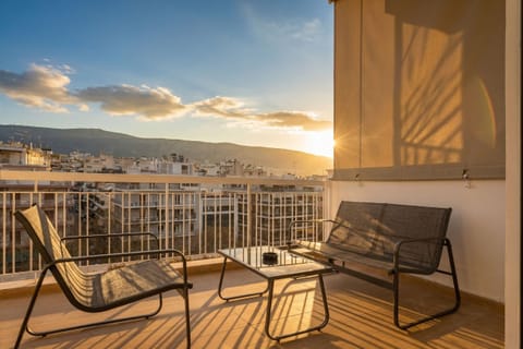 Deluxe Apartment | Balcony