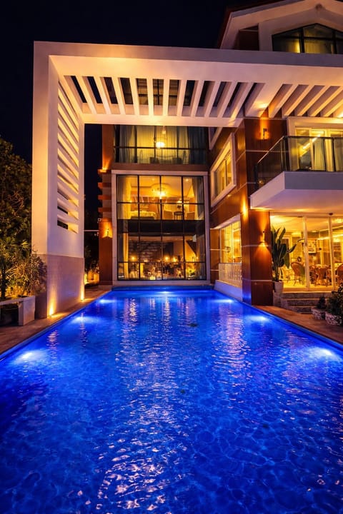 Seasonal outdoor pool