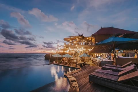 2 outdoor pools, sun loungers