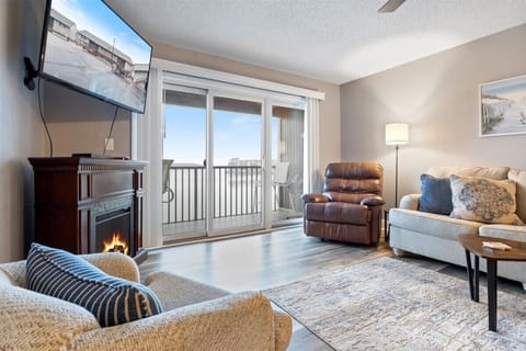 Condo, Multiple Beds, Patio, Pool View (1554 Harbor Pt 303B) | Living area
