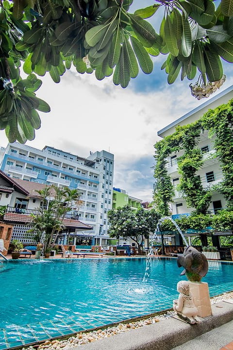Outdoor pool, sun loungers