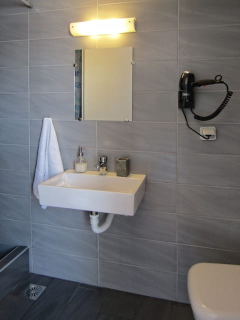 Superior Double Room, 1 Double Bed, Sea View | Bathroom sink