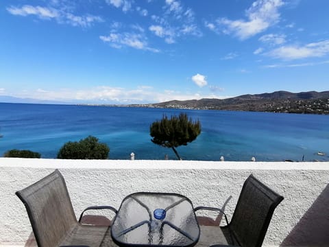 Superior Double Room, 1 Double Bed, Sea View | Living area | LED TV