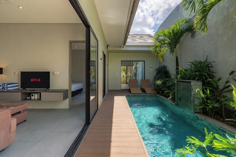 Private pool