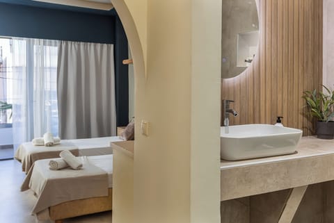 Deluxe Studio | In-room safe, desk, free WiFi