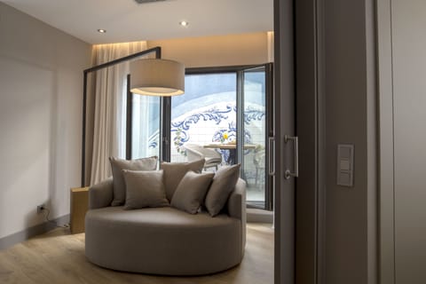 Junior Suite | Down comforters, minibar, in-room safe, desk