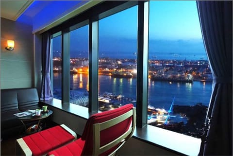 Double Room, Sea View | Living area | 37-inch LED TV with cable channels, TV