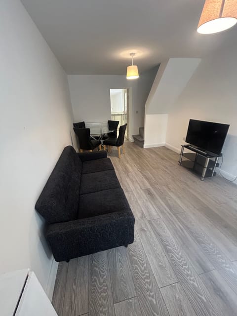 House, 2 Bedrooms | Living room