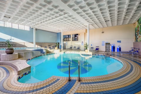 Indoor pool, 2 outdoor pools