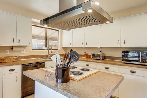House (2 Bedrooms) | Interior