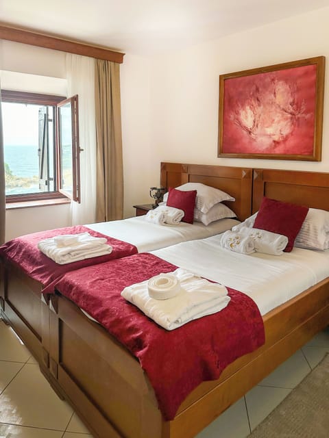 Minibar, in-room safe, free WiFi, bed sheets