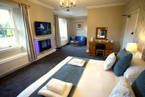 Deluxe Double Room, Mountain View | Desk, soundproofing, free WiFi, bed sheets