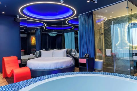 Luxury Room | Individually decorated, individually furnished, free WiFi, bed sheets
