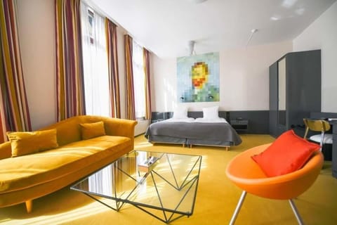 Premium bedding, in-room safe, desk, free WiFi