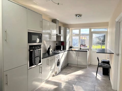 House, 5 Bedrooms, Terrace | Interior