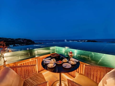 Honeymoon Suite, 1 Queen Bed | View from room