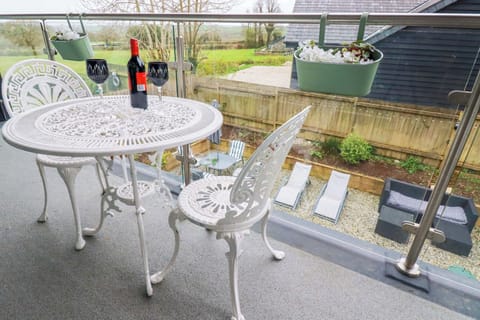 Cottage | Outdoor dining