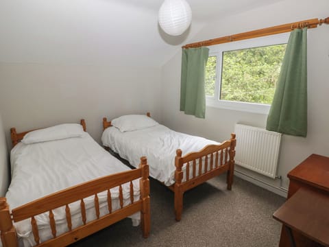 Cottage | 3 bedrooms, WiFi (free), individually decorated, individually furnished