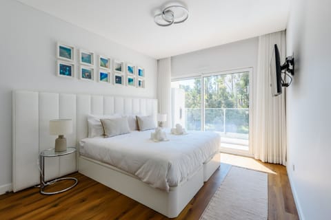 Apartment, 2 Bedrooms, Pool Access, Pool View | 2 bedrooms, cribs/infant beds, bed sheets