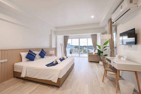 Deluxe Sea View | Hypo-allergenic bedding, free WiFi, bed sheets