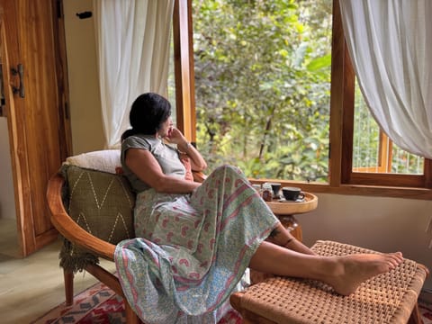 Comfort Double Room, Balcony, Garden View | Living area