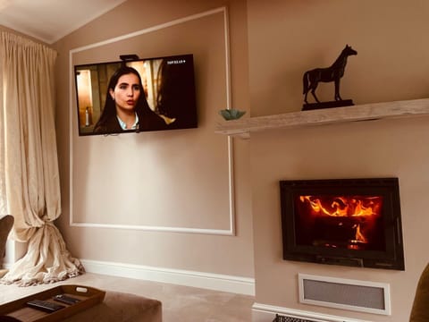 Classic House, 2 Bedrooms | Living room