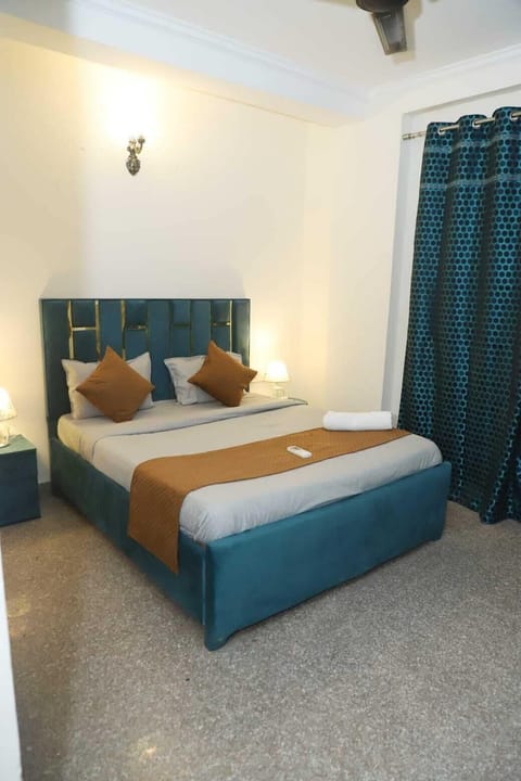 Double Room | Desk, laptop workspace, iron/ironing board, free WiFi