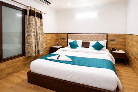 Deluxe Double Room, Balcony, City View | Egyptian cotton sheets, premium bedding, desk, laptop workspace