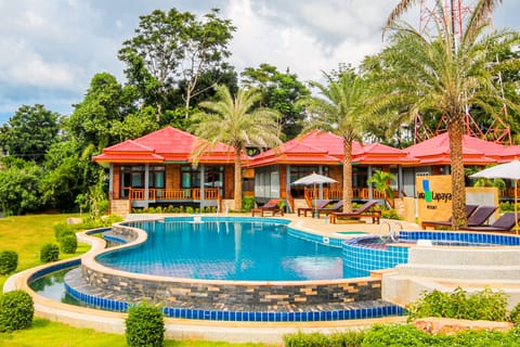 Outdoor pool, sun loungers