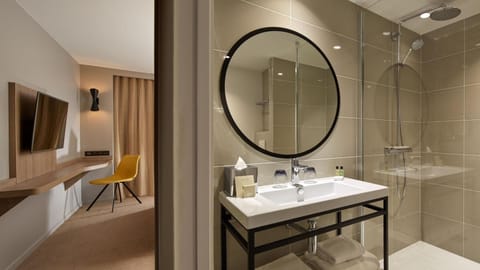 Shower, free toiletries, hair dryer, towels