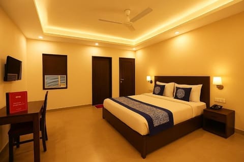 Double Room, Balcony, City View | In-room safe, soundproofing, iron/ironing board, free WiFi