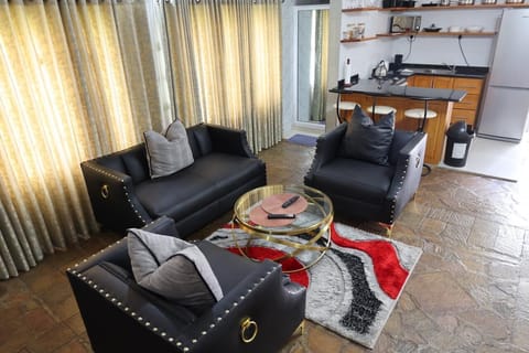 Comfort Suite, Garden View | Living area