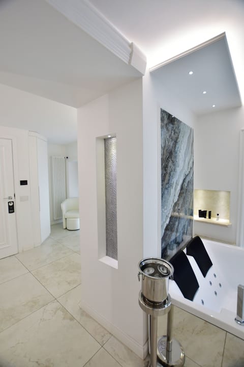 Deluxe Suite, 1 King Bed, Non Smoking, City View | In-room safe, desk, laptop workspace, blackout drapes