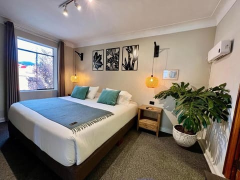 Superior Double Room, 1 King Bed, Courtyard View | Desk, laptop workspace, blackout drapes, iron/ironing board