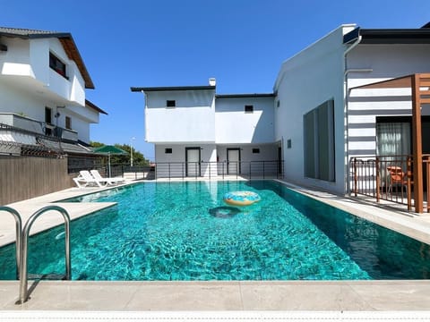 Classic Apartment, Ocean View | Pool