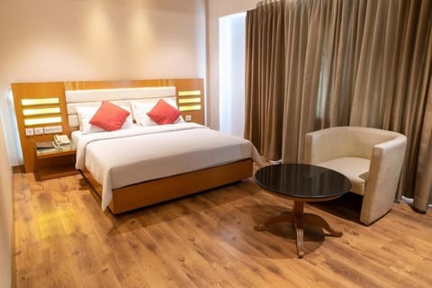 Executive Double or Twin Room, Balcony, City View | In-room safe, desk, soundproofing, iron/ironing board