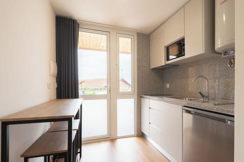 Bungalow, Mountain View | Private kitchen | Fridge, microwave, cookware/dishes/utensils