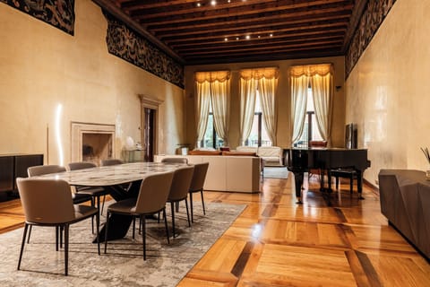Apartment, 6 Bedrooms, Balcony, Garden View | Interior