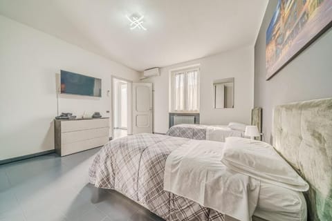 Standard Apartment, Balcony, Courtyard View | Iron/ironing board
