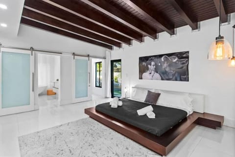 Villa | Iron/ironing board, free WiFi, bed sheets