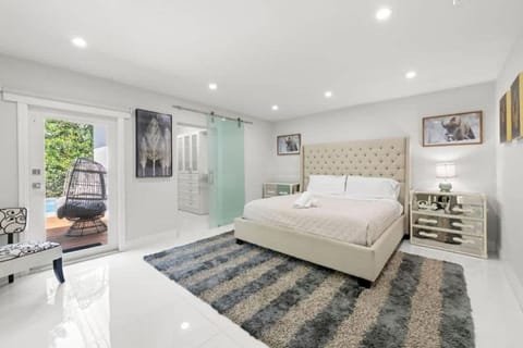 Comfort Villa | Iron/ironing board, free WiFi, bed sheets
