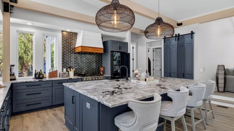 House (5 Bedrooms) | Interior