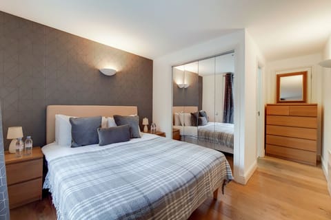 Apartment, 2 Bedrooms (in Aldgate East) | Desk, soundproofing, iron/ironing board, free WiFi