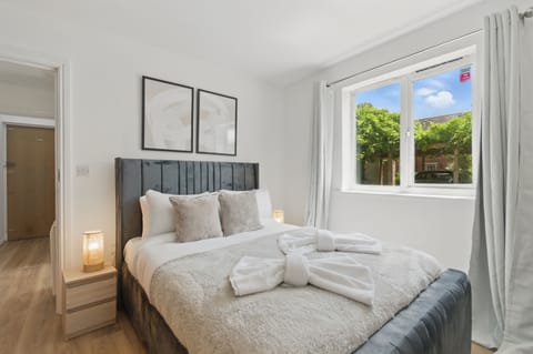 Comfort Apartment | Individually decorated, individually furnished, desk, blackout drapes
