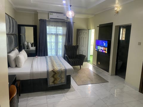 Executive Room | Desk, laptop workspace, blackout drapes, free WiFi